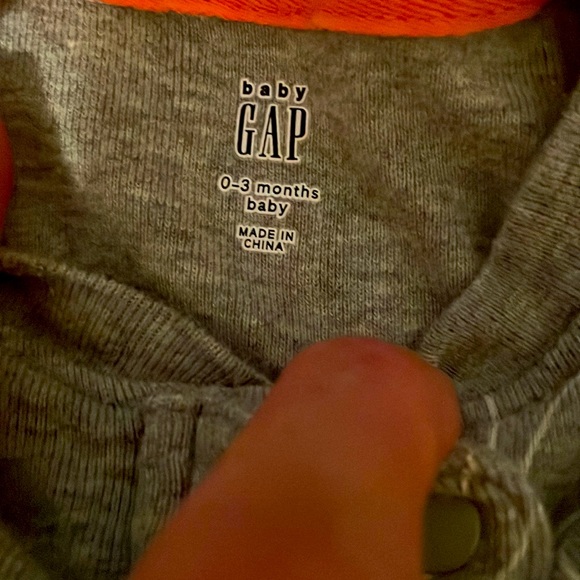 Baby GAP outfit with matching hat - Picture 4 of 6